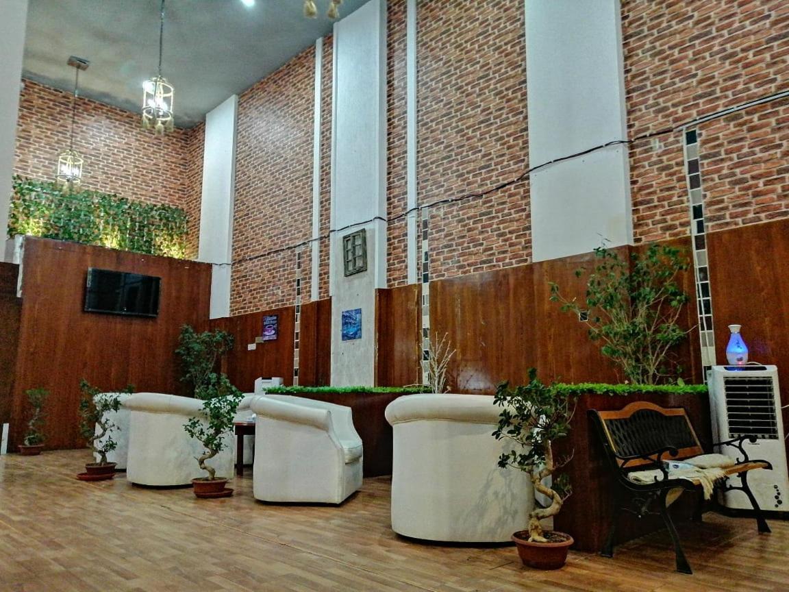 Fakhamat Al Orjoana & Suites *